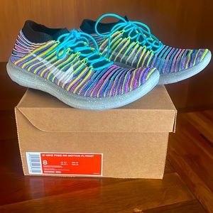 NIKE FREE RUNNING MOTION FLYKNIT SHOES